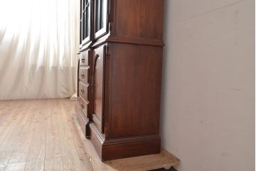 中古　DREXEL HERITAGE(ドレクセルヘリテイジ)　LARRY W. KIDDY　コレクションケースにおすすめ!高級感を演出する照明付きキャビネット(キュリオケース、飾り棚)(R-047305)