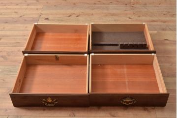 中古　DREXEL HERITAGE(ドレクセルヘリテイジ)　LARRY W. KIDDY　コレクションケースにおすすめ!高級感を演出する照明付きキャビネット(キュリオケース、飾り棚)(R-047305)