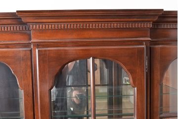中古　DREXEL HERITAGE(ドレクセルヘリテイジ)　LARRY W. KIDDY　コレクションケースにおすすめ!高級感を演出する照明付きキャビネット(キュリオケース、飾り棚)(R-047305)