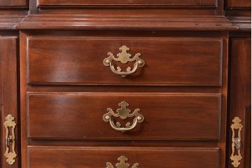 中古　DREXEL HERITAGE(ドレクセルヘリテイジ)　LARRY W. KIDDY　コレクションケースにおすすめ!高級感を演出する照明付きキャビネット(キュリオケース、飾り棚)(R-047305)