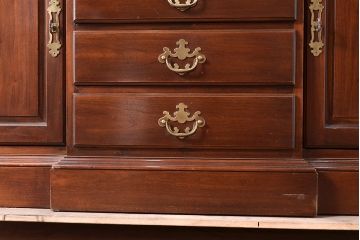 中古　DREXEL HERITAGE(ドレクセルヘリテイジ)　LARRY W. KIDDY　コレクションケースにおすすめ!高級感を演出する照明付きキャビネット(キュリオケース、飾り棚)(R-047305)