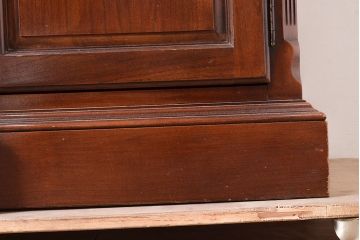 中古　DREXEL HERITAGE(ドレクセルヘリテイジ)　LARRY W. KIDDY　コレクションケースにおすすめ!高級感を演出する照明付きキャビネット(キュリオケース、飾り棚)(R-047305)
