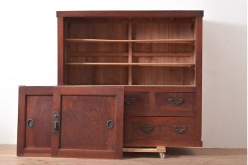 【簡易リペア限定品】和製アンティーク　漆塗り　前面ケヤキ材製の重厚な雰囲気が魅力的な戸棚(食器棚、収納棚、キャビネット)(R-047306)