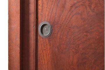 【簡易リペア限定品】和製アンティーク　漆塗り　前面ケヤキ材製の重厚な雰囲気が魅力的な戸棚(食器棚、収納棚、キャビネット)(R-047306)