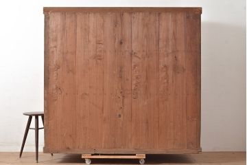 和製アンティーク　漆塗り　前面ケヤキ材製の重厚な雰囲気が魅力的な戸棚(食器棚、収納棚、キャビネット)(R-047306)