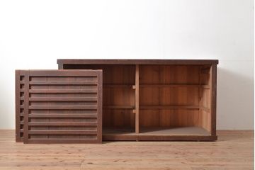 和製アンティーク　和モダンな空間づくりに活躍する、ヒノキ材製の収納箪笥(水屋箪笥、サイドボード)(R-047308)