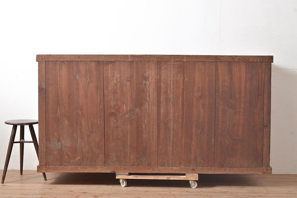 和製アンティーク　和モダンな空間づくりに活躍する、ヒノキ材製の収納箪笥(水屋箪笥、サイドボード)(R-047309)