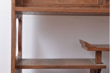 和製アンティーク　総ケヤキ材・前面玉杢　独特な杢目が上品な和の雰囲気を作り出す飾り棚(茶棚)(R-047310)