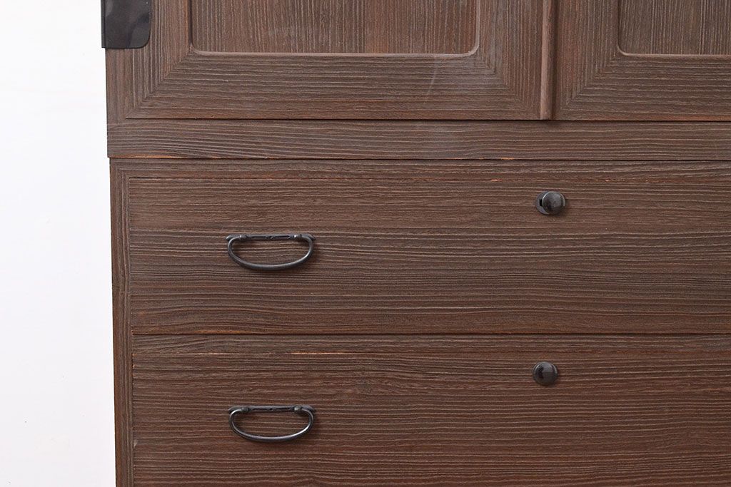 和製アンティーク　落ち着きのある佇まいが魅力の総桐材製の重ね箪笥(和タンス、衣装箪笥、着物箪笥)(R-047311)