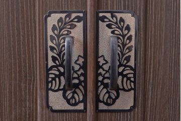 和製アンティーク　落ち着きのある佇まいが魅力の総桐材製の重ね箪笥(和タンス、衣装箪笥、着物箪笥)(R-047311)