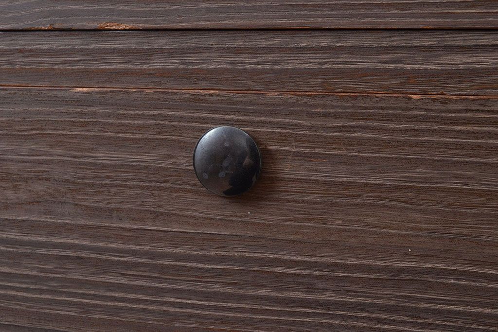 和製アンティーク　落ち着きのある佇まいが魅力の総桐材製の重ね箪笥(和タンス、衣装箪笥、着物箪笥)(R-047311)