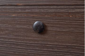 和製アンティーク　落ち着きのある佇まいが魅力の総桐材製の重ね箪笥(和タンス、衣装箪笥、着物箪笥)(R-047311)