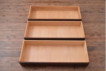 中古　北海道民芸家具　衣装盆付き　和洋どちらの空間にも合わせやすい3段重ねの洋服タンス(衣装箪笥、着物タンス、チェスト)(R-047312)