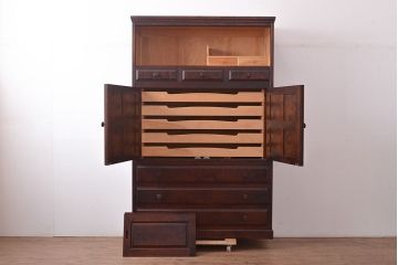 中古　北海道民芸家具　衣装盆付き　落ち着いた木の色合いが魅力的なサイドボード(テレビ台、収納棚、リビングボード、着物箪笥)(R-047315)