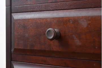 中古　北海道民芸家具　天板リメイク　落ち着いた木の色合いが魅力的なチェスト(テレビボード、引き出し、ローチェスト、テレビ台、和タンス、収納箪笥)(R-047316)