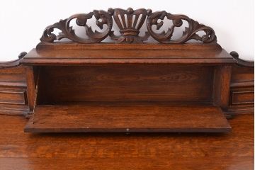 イギリスアンティーク　重厚感のある佇まいが魅力的なオーク材製のサイドボード(キャビネット、収納棚)(R-047318)