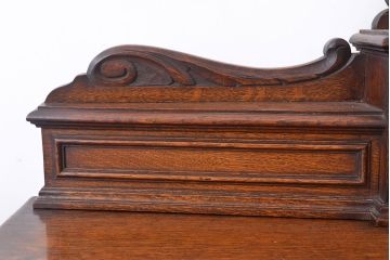 イギリスアンティーク　重厚感のある佇まいが魅力的なオーク材製のサイドボード(キャビネット、収納棚)(R-047318)