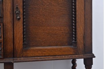 イギリスアンティーク　重厚感のある佇まいが魅力的なオーク材製のサイドボード(キャビネット、収納棚)(R-047318)