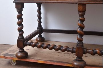 イギリスアンティーク　重厚感のある佇まいが魅力的なオーク材製のサイドボード(キャビネット、収納棚)(R-047318)