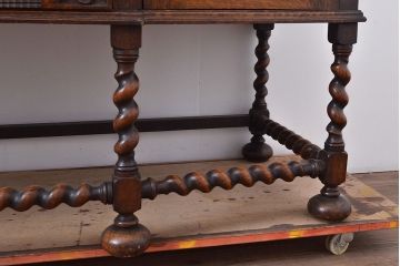 イギリスアンティーク　重厚感のある佇まいが魅力的なオーク材製のサイドボード(キャビネット、収納棚)(R-047318)