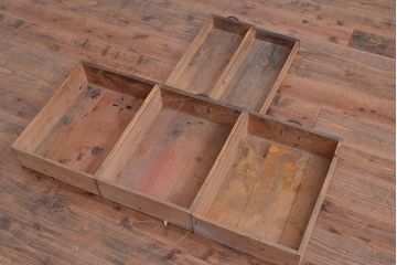和製アンティーク　大胆でくっきりとした杢目が趣溢れる前面ケヤキ材製の関東水屋箪笥(重ね箪笥、収納棚、茶棚、キャビネット)(R-047320)
