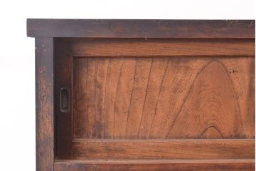和製アンティーク　大胆でくっきりとした杢目が趣溢れる前面ケヤキ材製の関東水屋箪笥(重ね箪笥、収納棚、茶棚、キャビネット)(R-047320)