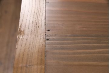 和製アンティーク　大胆でくっきりとした杢目が趣溢れる前面ケヤキ材製の関東水屋箪笥(サイドボード、収納棚、茶棚、キャビネット)(R-047321)