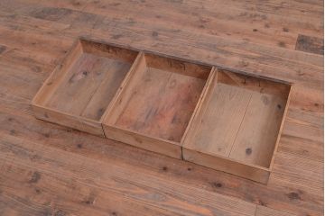 和製アンティーク　大胆でくっきりとした杢目が趣溢れる前面ケヤキ材製の関東水屋箪笥(サイドボード、収納棚、茶棚、キャビネット)(R-047322)