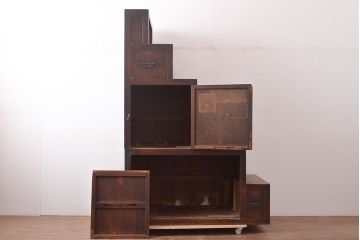 和製アンティーク　明治大正期　奥深い味わいが感じられる小振りなサイズの階段箪笥(時代箪笥)(R-047324)