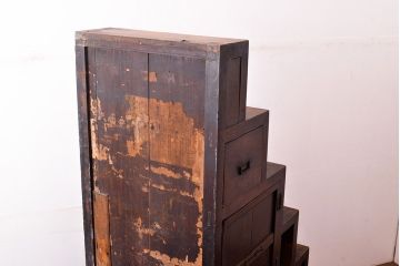 和製アンティーク　明治大正期　奥深い味わいが感じられる小振りなサイズの階段箪笥(時代箪笥)(R-047324)