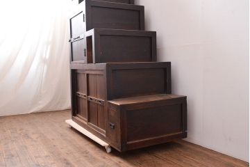 和製アンティーク　明治大正期　奥深い味わいが感じられる小振りなサイズの階段箪笥(時代箪笥)(R-047324)