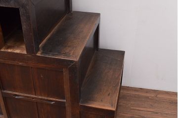 和製アンティーク　明治大正期　奥深い味わいが感じられる小振りなサイズの階段箪笥(時代箪笥)(R-047324)
