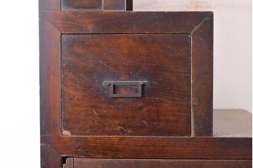 和製アンティーク　明治大正期　奥深い味わいが感じられる小振りなサイズの階段箪笥(時代箪笥)(R-047324)