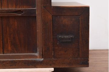 和製アンティーク　明治大正期　奥深い味わいが感じられる小振りなサイズの階段箪笥(時代箪笥)(R-047324)