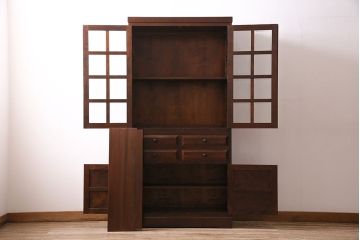中古　シックな空間づくりが叶う、松本民芸家具のG-2型面取り食器棚(収納棚、カップボード、キャビネット)(定価約49万円)(R-047334)
