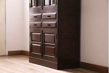 中古　シックな空間づくりが叶う、松本民芸家具のG-2型面取り食器棚(収納棚、カップボード、キャビネット)(定価約49万円)(R-047334)