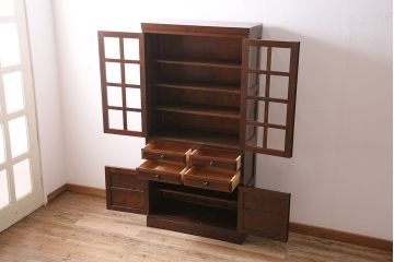 中古　シックな空間づくりが叶う、松本民芸家具のG-2型面取り食器棚(収納棚、カップボード、キャビネット)(定価約49万円)(R-047334)