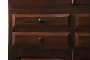 中古　シックな空間づくりが叶う、松本民芸家具のG-2型面取り食器棚(収納棚、カップボード、キャビネット)(定価約49万円)(R-047334)