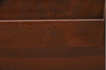 中古　シックな空間づくりが叶う、松本民芸家具のG-2型面取り食器棚(収納棚、カップボード、キャビネット)(定価約49万円)(R-047334)