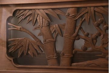 アンティーク建具　力強い竹と梅の彫りが目を引く彫刻欄間(明かり取り、明り取り)(R-047337)