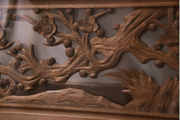 アンティーク建具　力強い竹と梅の彫りが目を引く彫刻欄間(明かり取り、明り取り)(R-047337)