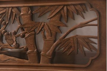 アンティーク建具　力強い竹と梅の彫りが目を引く彫刻欄間(明かり取り、明り取り)(R-047337)