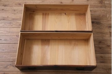 和製アンティーク　シンプルながらも凝った意匠の金具が楽しめる二本松箪笥ローボード(引き出し、チェスト、テレビ台)(R-047338)