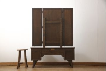 中古　松本民芸家具　和洋折衷の空間に馴染みの良い角型三面鏡・#222鞍型スツール2点セット(合わせて定価約49万円)(鏡台、ドレッサー、椅子)(R-047340)