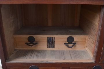 美品　アンティーク家具　ケヤキ材の木目が美しい漆塗り帳場箪笥(戸棚、収納棚、キャビネット)(R-047345)