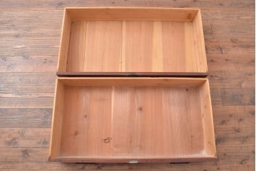 美品　アンティーク家具　ケヤキ材の木目が美しい漆塗り帳場箪笥(戸棚、収納棚、キャビネット)(R-047345)