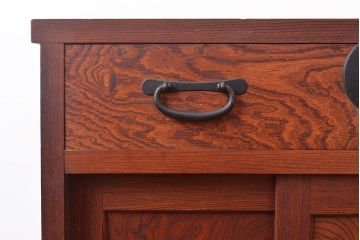 美品　アンティーク家具　ケヤキ材の木目が美しい漆塗り帳場箪笥(戸棚、収納棚、キャビネット)(R-047345)