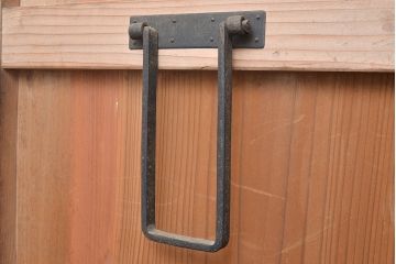 美品　アンティーク家具　ケヤキ材の木目が美しい漆塗り帳場箪笥(戸棚、収納棚、キャビネット)(R-047345)