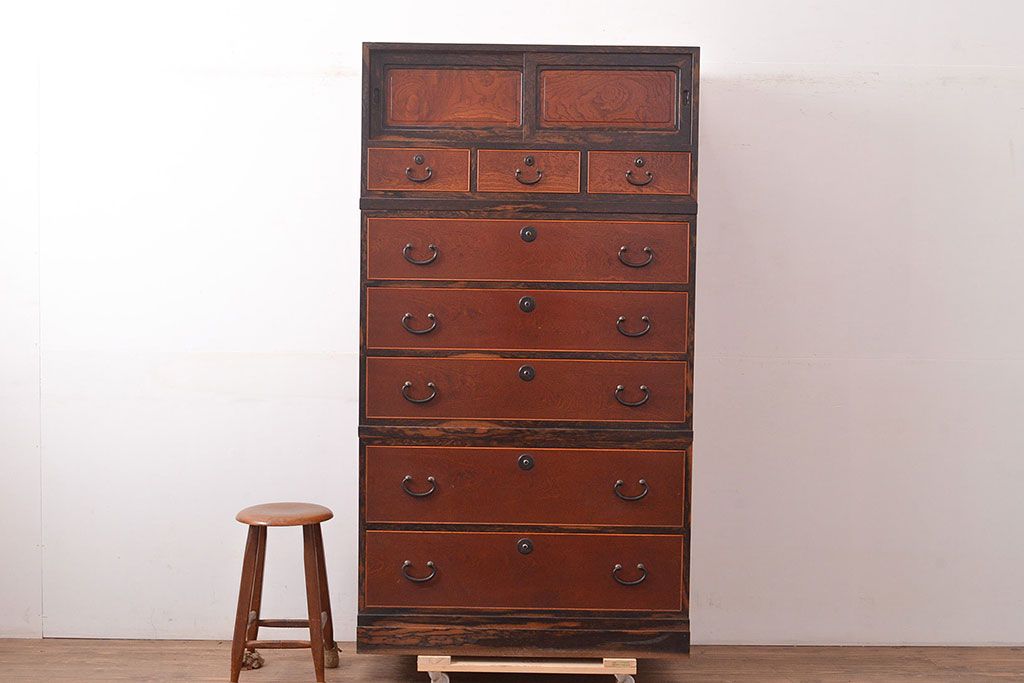 アンティーク　極美品　前面(黒柿孔雀杢・ケヤキ玉杢)　中(桐)　天板・側面(楠木)　漆塗り　群馬県の織物問屋から出てきました!!最高級の重ね箪笥(収納箪笥、整理箪笥、引き出し、チェスト)(R-047346)