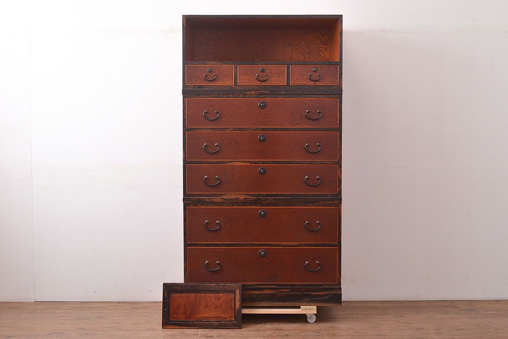 アンティーク　極美品　前面(黒柿孔雀杢・ケヤキ玉杢)　中(桐)　天板・側面(楠木)　漆塗り　群馬県の織物問屋から出てきました!!最高級の重ね箪笥(収納箪笥、整理箪笥、引き出し、チェスト)(R-047346)